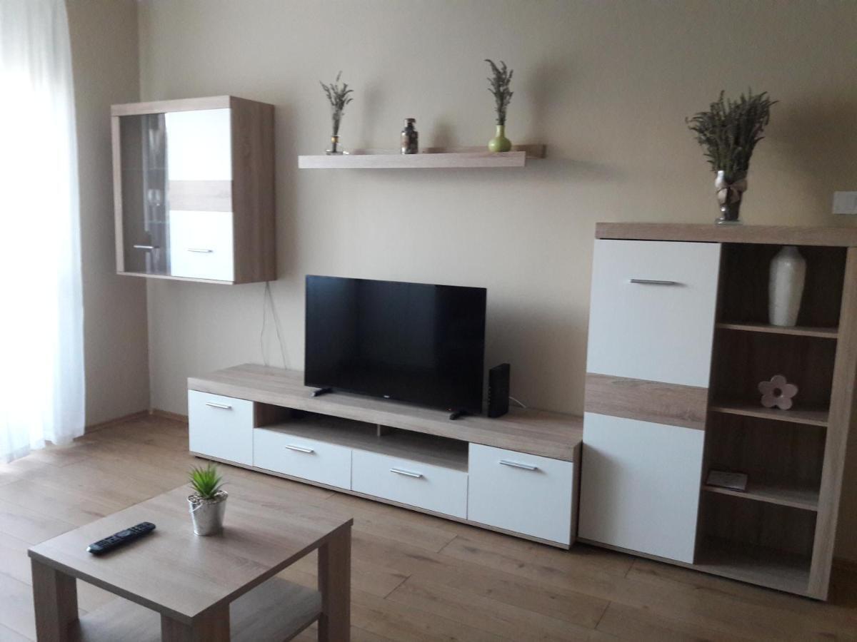 Stúdió+19 Apartman Kazincbarcika Exterior foto